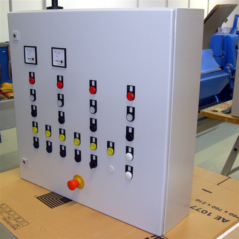 Industrial operator panel with pushbuttons, selector switches and indicator lights, the type of control station the Eaton xEffect series components are designed for