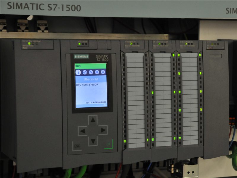 Siemens SIMATIC S7-1500 PLC system with CPU 1516, power supply, DI, DQ, and AI modules on DIN rail